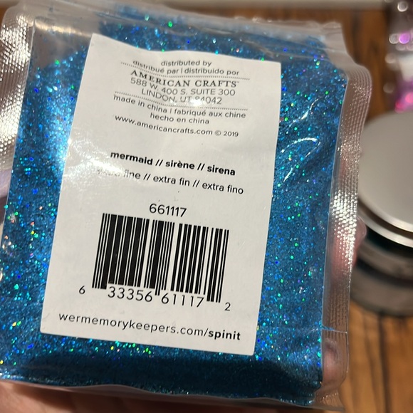 We R Memory Keepers SPIN IT POLYESTER GLITTER 5 NEW 8 used once- 10 oz bags each - Picture 13 of 17